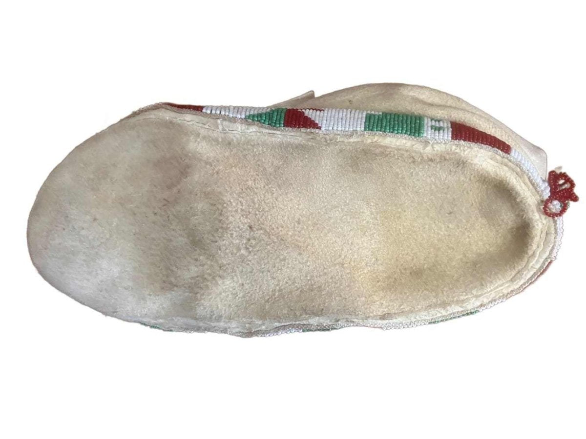 Sioux Authentic Hand - Beaded Moccasins - Re - psychles Vintage Shop & Art Gallery